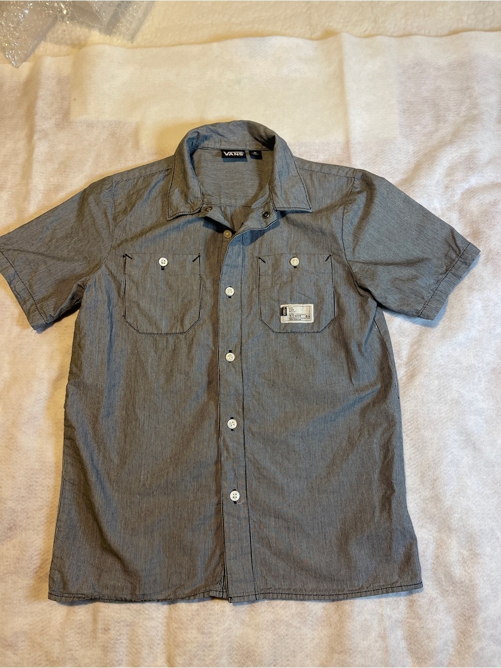 ✨ Vans Juniors Medium Pinstripe Short Sleeve Button Down Shirt ✨
